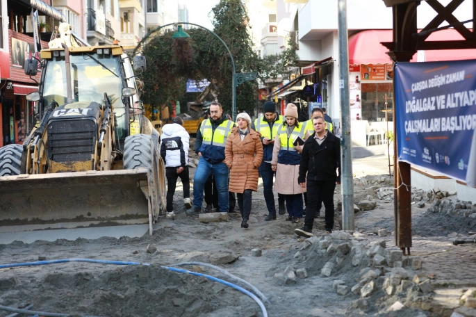 Efes Selçuk’ta çarşı içi çalışmalar hız kesmeden devam ediyor