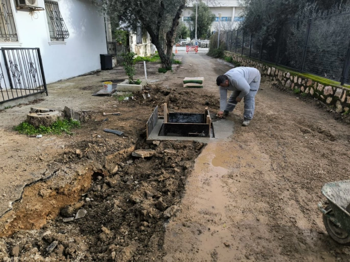 Yağmur Suyu Hattı Çalışmaları Devam Ediyor