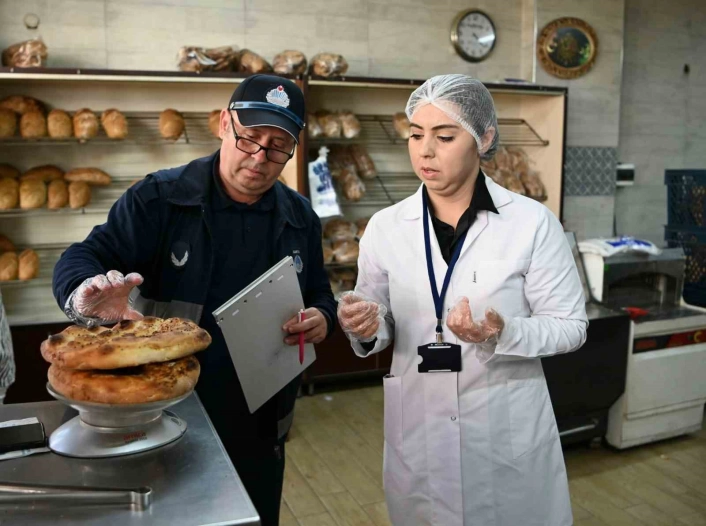 Kuşadası Belediyesinden fırınlara Ramazan denetimi
