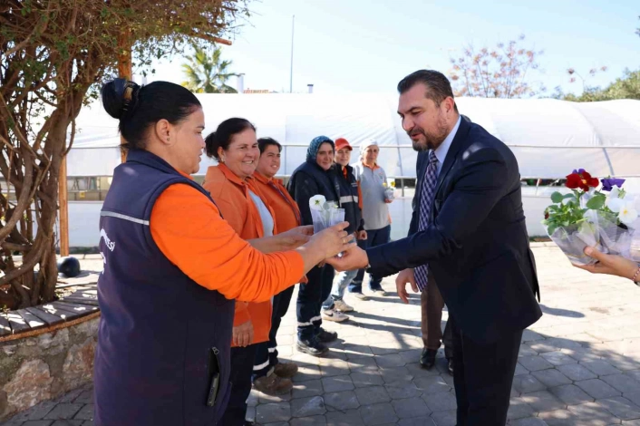 Marmaris Belediyesinde kadın personele 8 Mart jesti