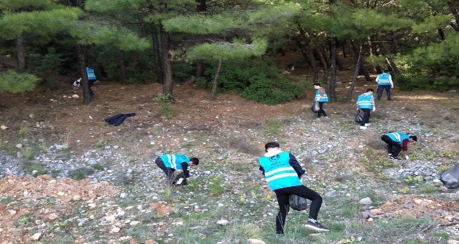 Muğla Ülkü Ocaklarından temizlik kampanyası