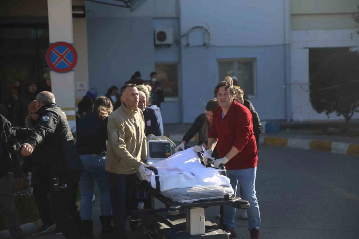 Muğlada araç yangınında 5 yaşındaki çocuk ağır yaralandı