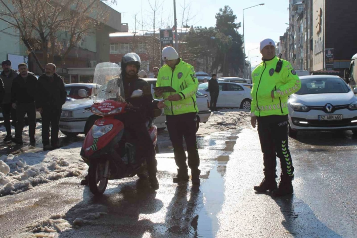 Orduda kar yağışı sonrası trafik denetimi
