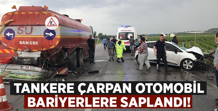 Tankere çarpan araç bariyerlere saplandı! 1 yaralı