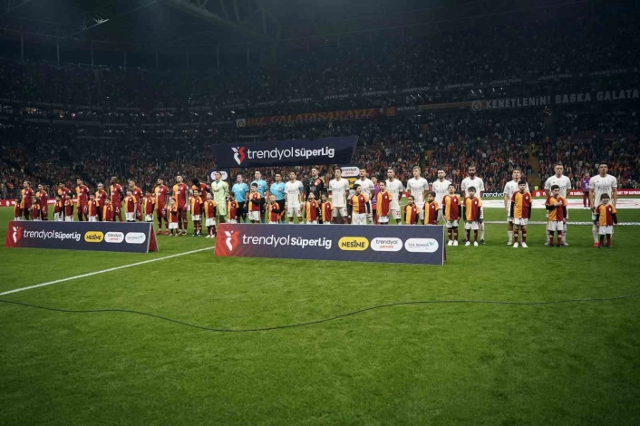 Trendyol Süper Lig: Galatasaray: 0 - Antalyaspor: 0 (Maç devam ediyor)
