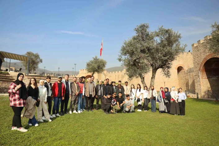 Yabancı öğrenciler Hereke Kalesine hayran kaldı
