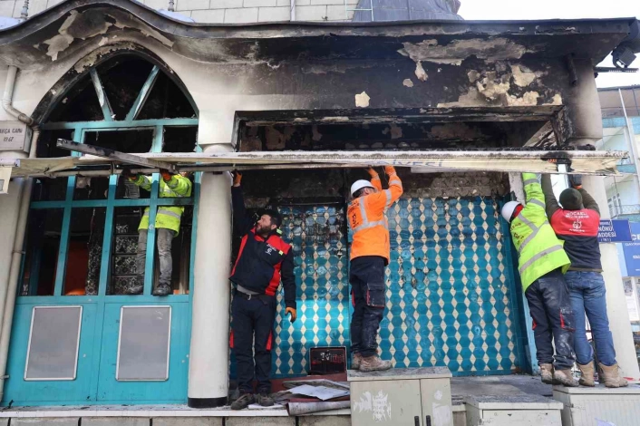 Yangının çıktığı Akça Cami, Ramazanda ibadete açık olacak